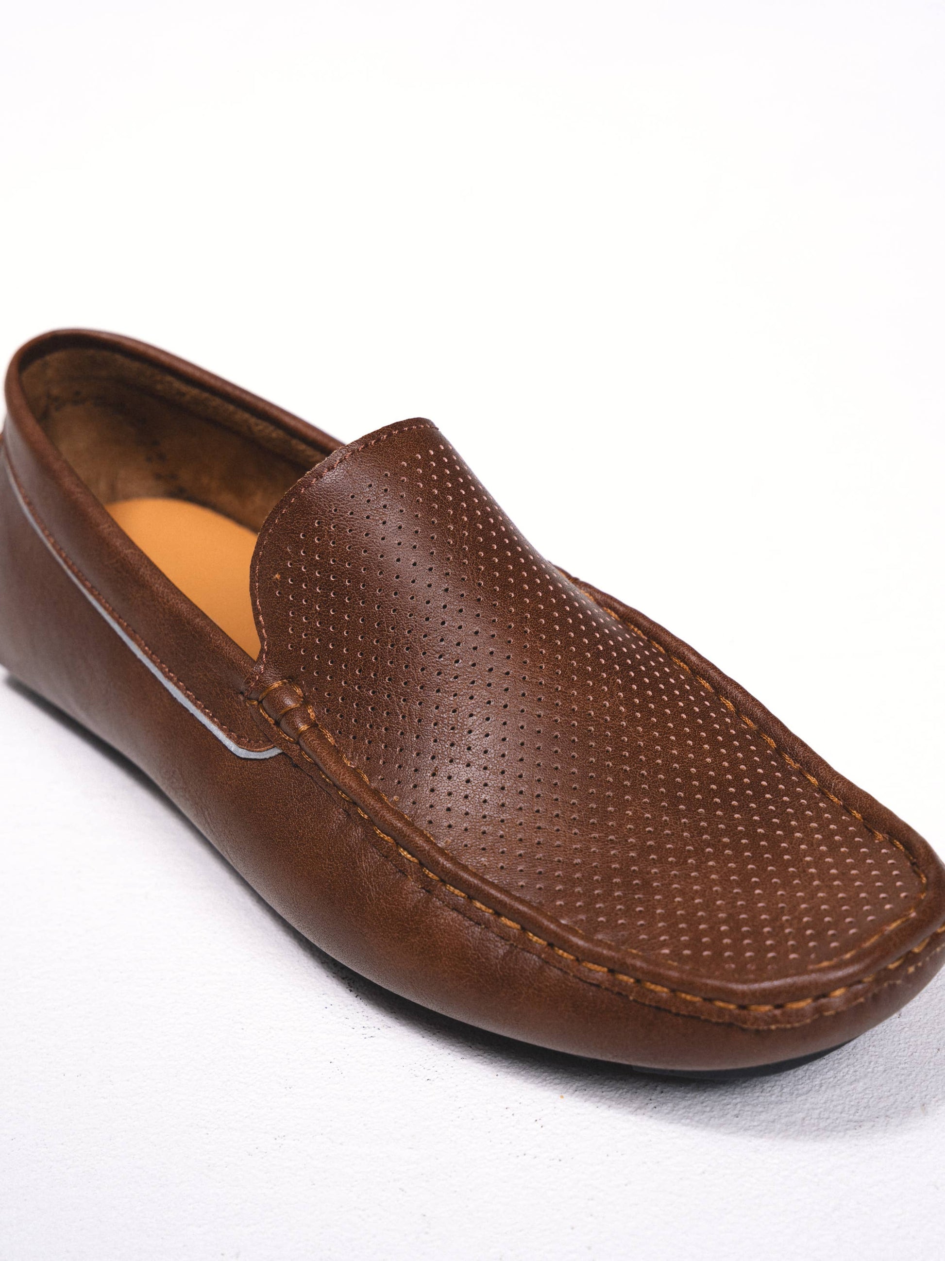 Mocassini in pelle sintetica marrone con suola sottile