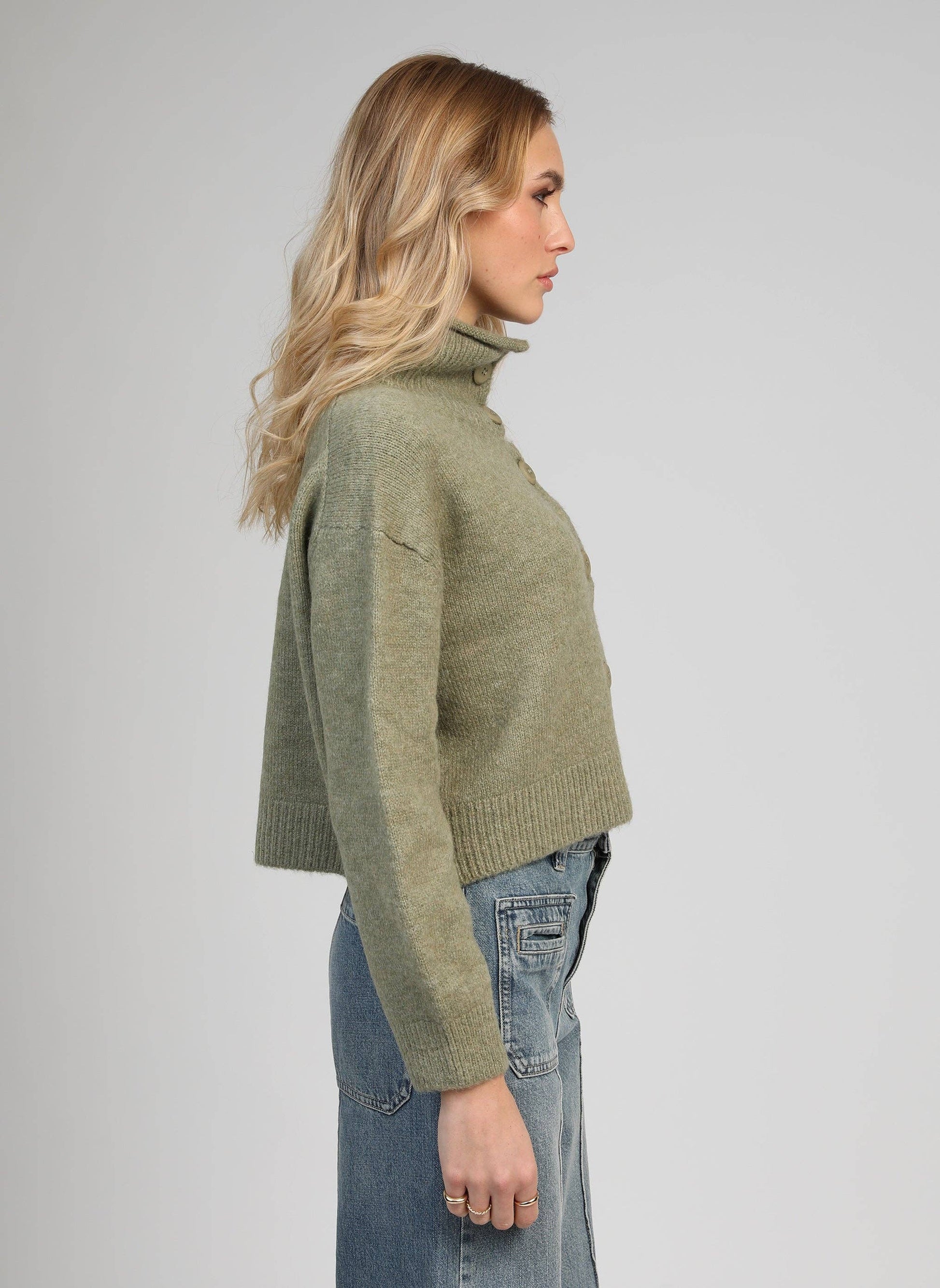 Cardigan in maglia verde tiglio con collo alto