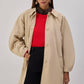 Trench corto beige con cintura