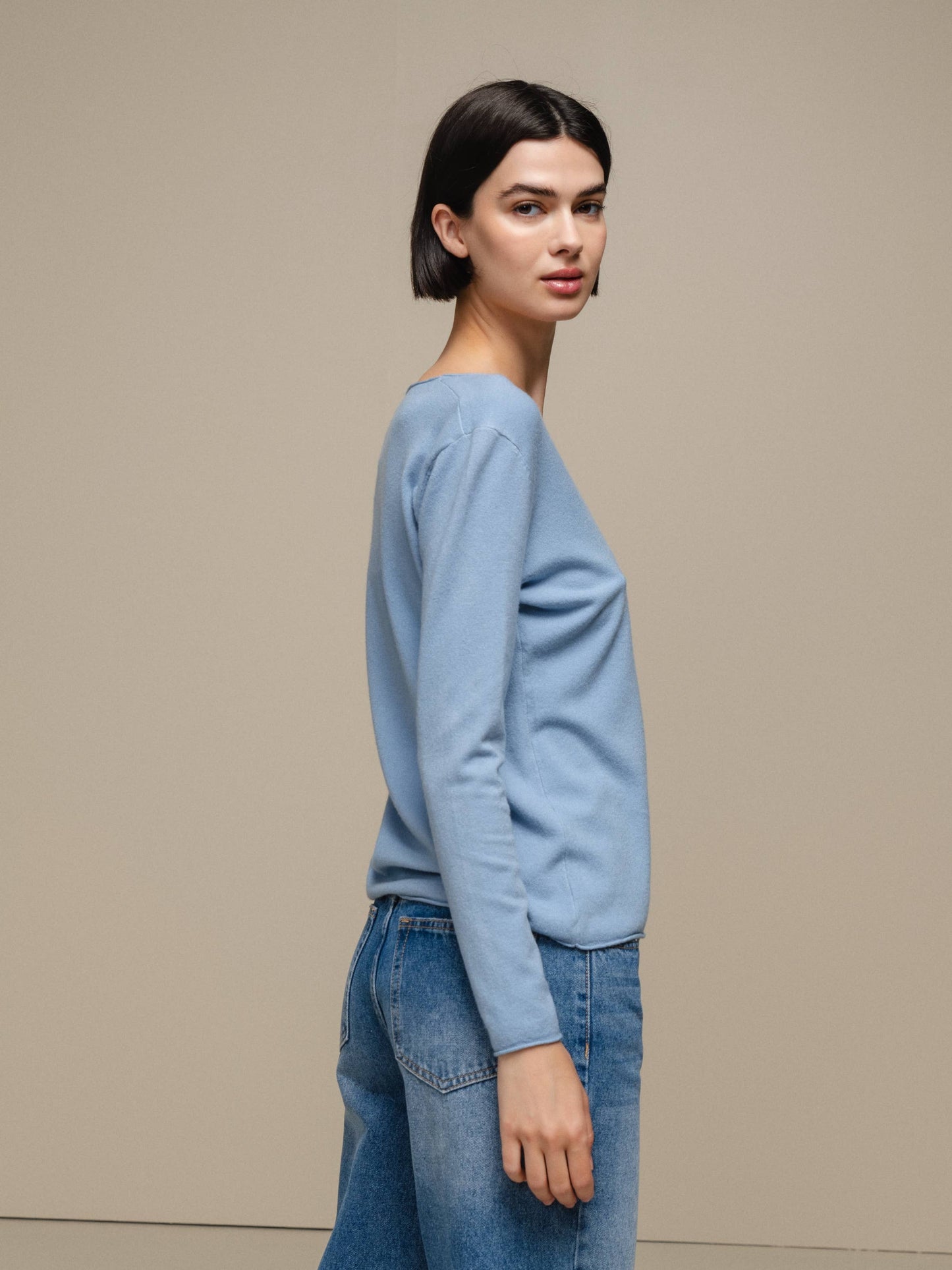 Maglione in maglia da donna con scollo a V