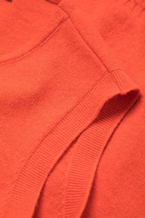 Top smanicato in maglia rasata con girocollo