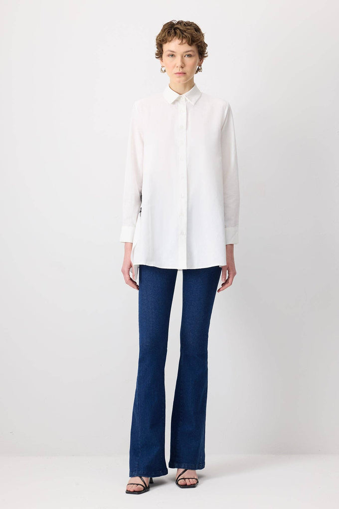Camicia in popeline con zip e volant sul retro