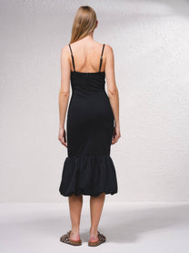 Abito midi aderente con spalline sottili
