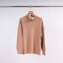 Maglione a collo alto in maglia con maniche aderenti