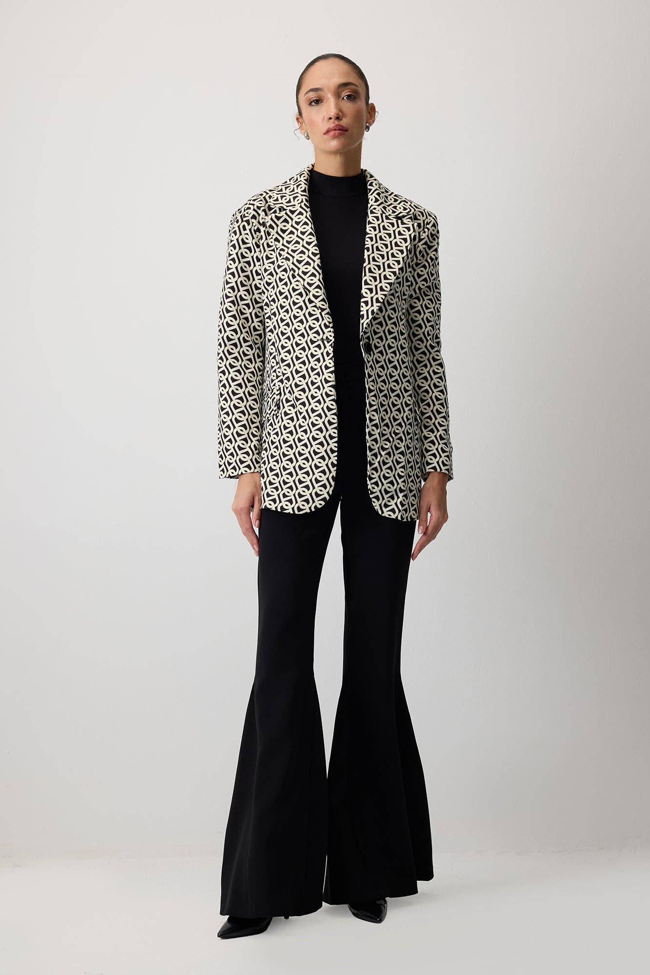 Blazer oversize ecru con motivo Lock