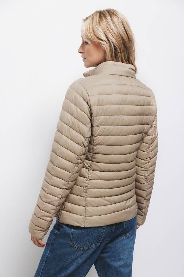 Giacca Piumino Leggera Trapuntata Beige con Collo Alto