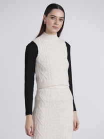 Gilet in maglia a trecce con collo alto