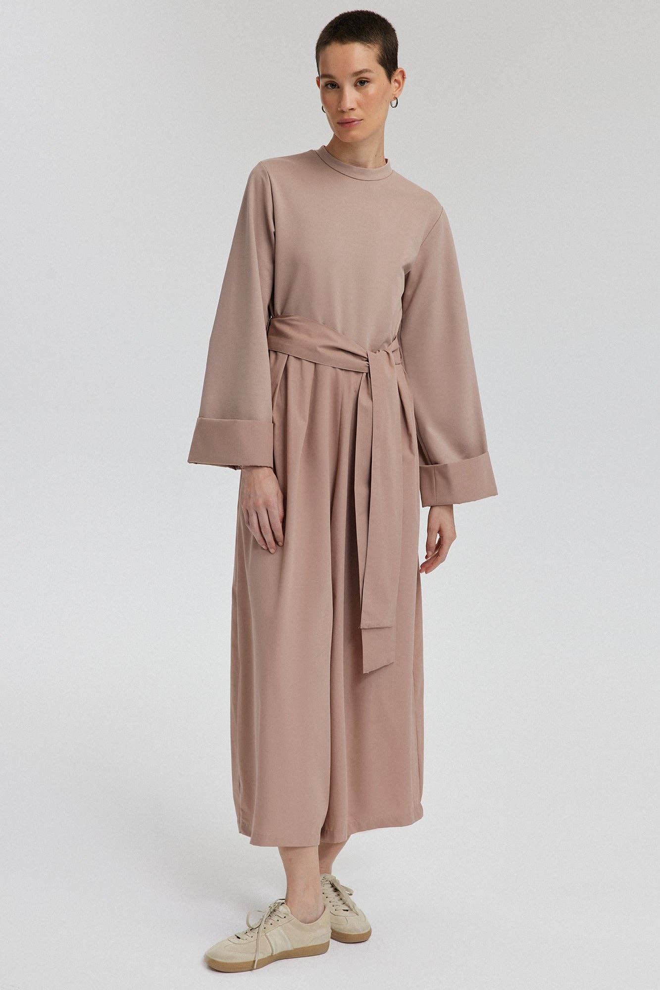 Tuta beige a gamba larga con cintura in misto cotone