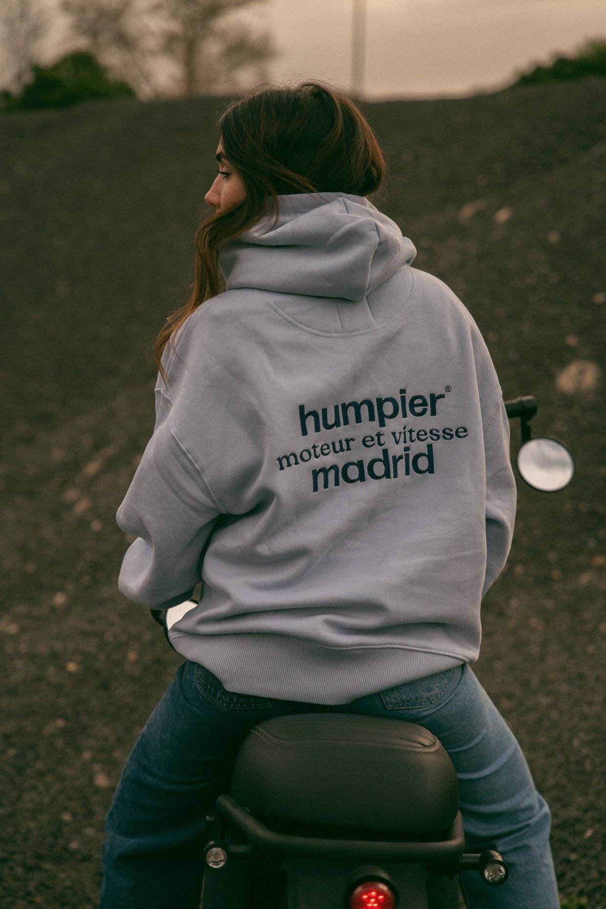 Felpa con cappuccio oversize Maison des Adventures in cotone biologico