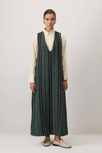 Abito lungo smanicato in tweed con scollo a V