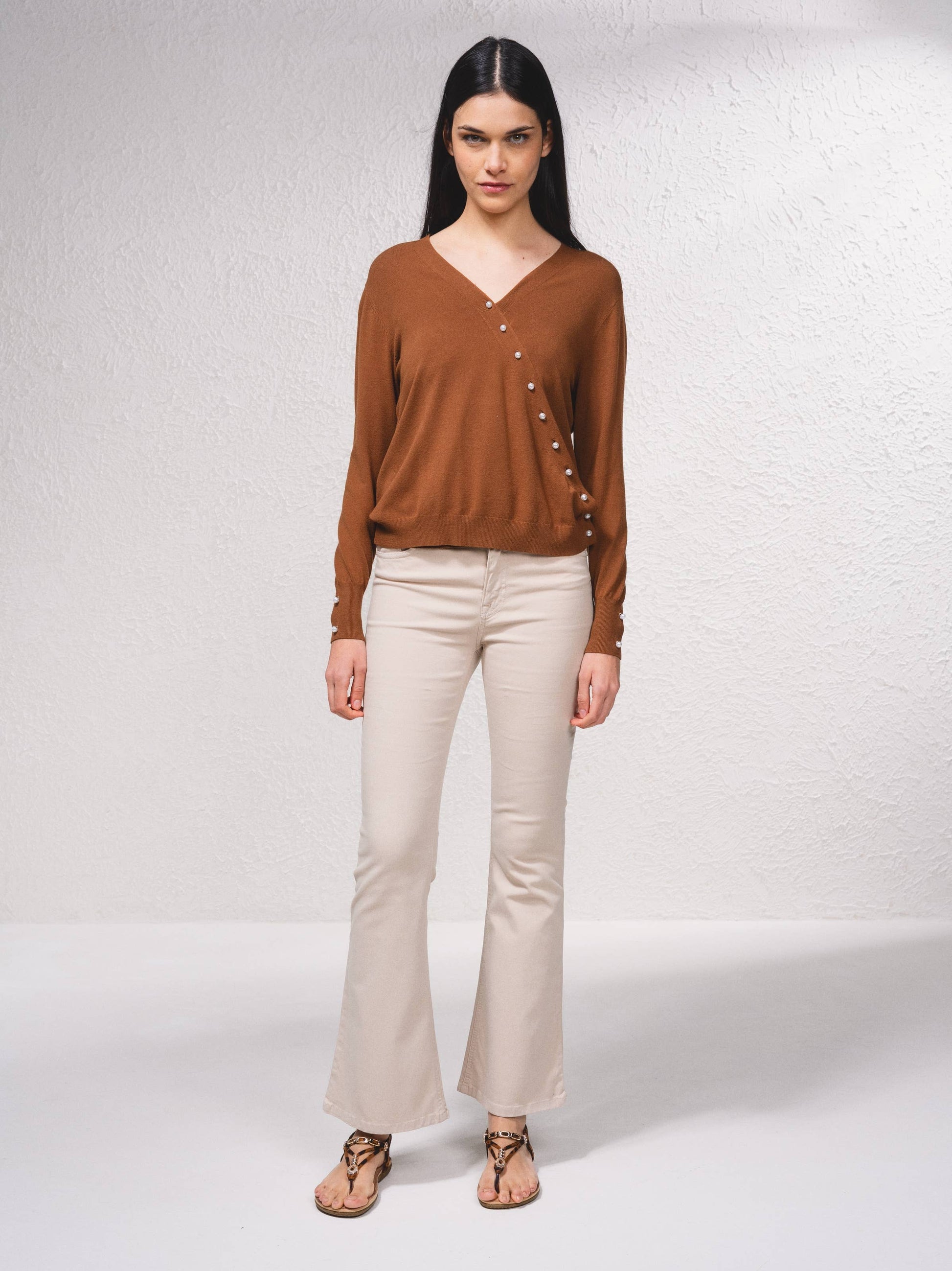 Maglione cache-cœur in maglia fine con perle