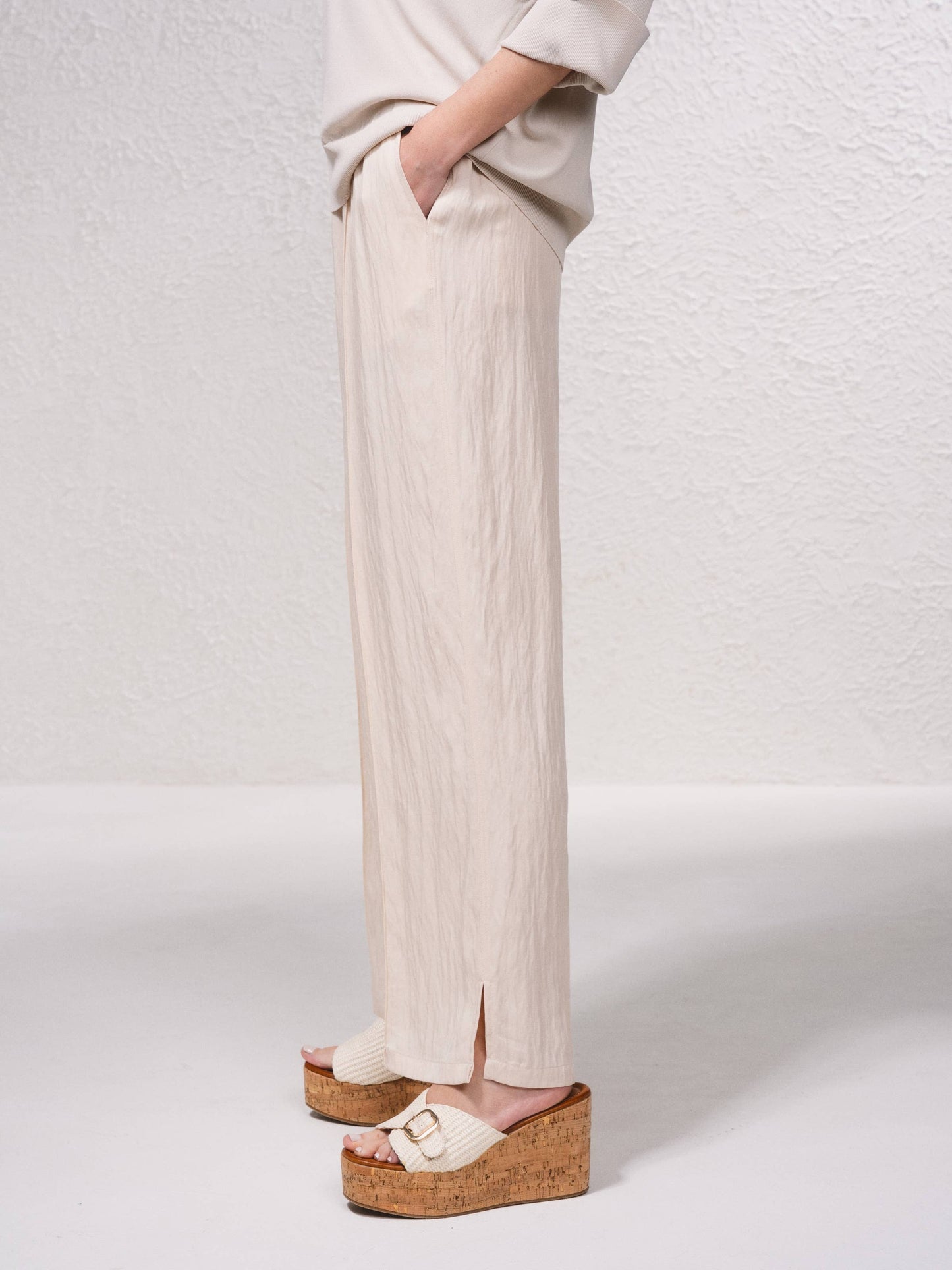 Pantaloni ampi fluidi con vita elastica