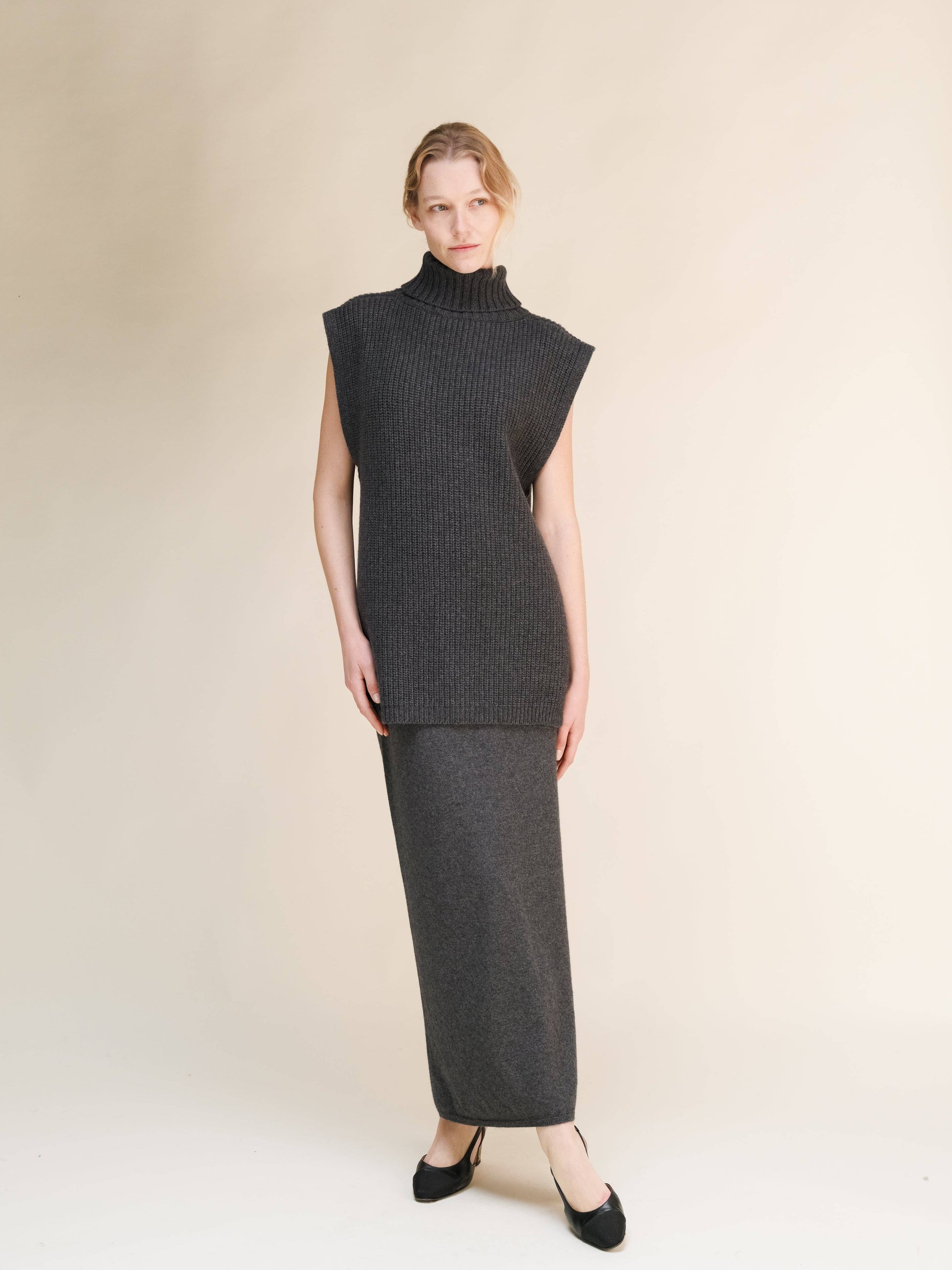 Tunica smanicata a collo alto in misto cashmere