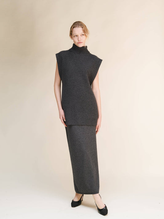 Tunica smanicata a collo alto in misto cashmere