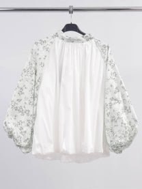 Blusa floreale con maniche a sbuffo