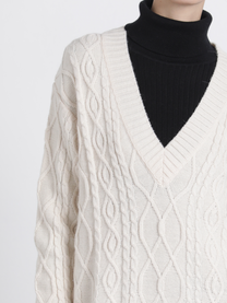 Abito in maglia intrecciata con scollo a V
