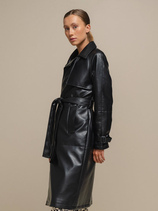 Cappotto trench effetto pelle con cintura