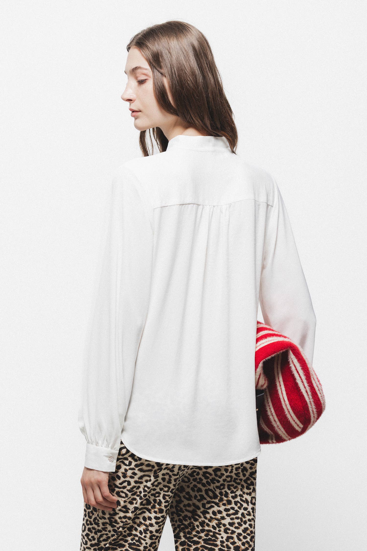 Blusa con fiocco al collo
