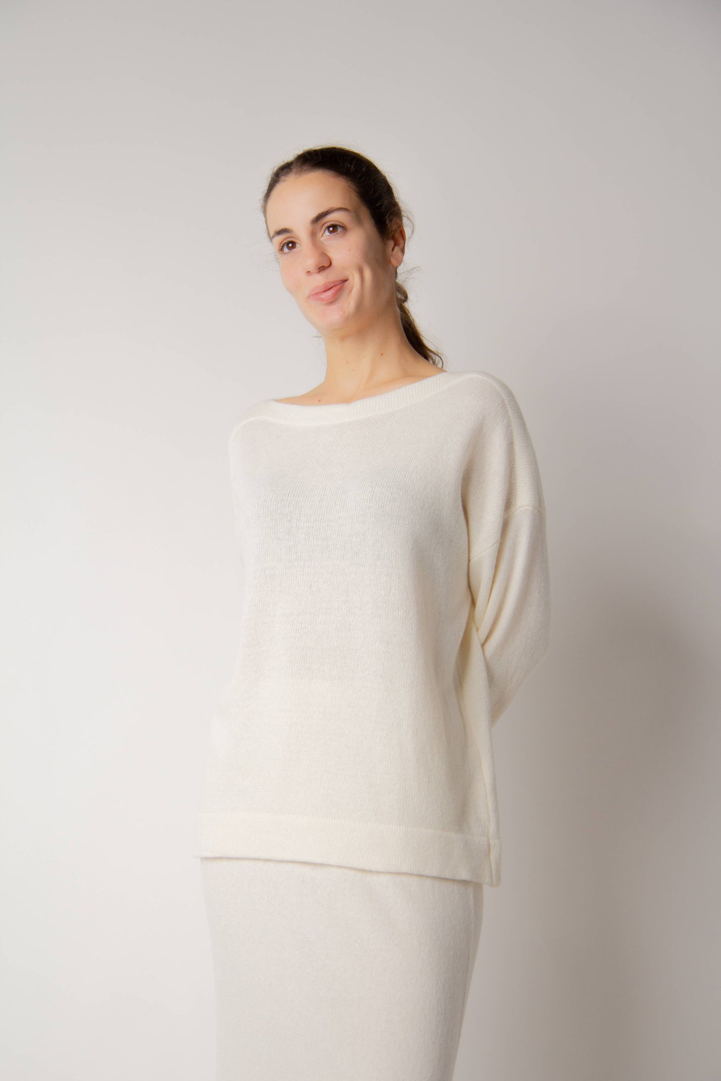 Maglione con scollo a barchetta in misto cashmere