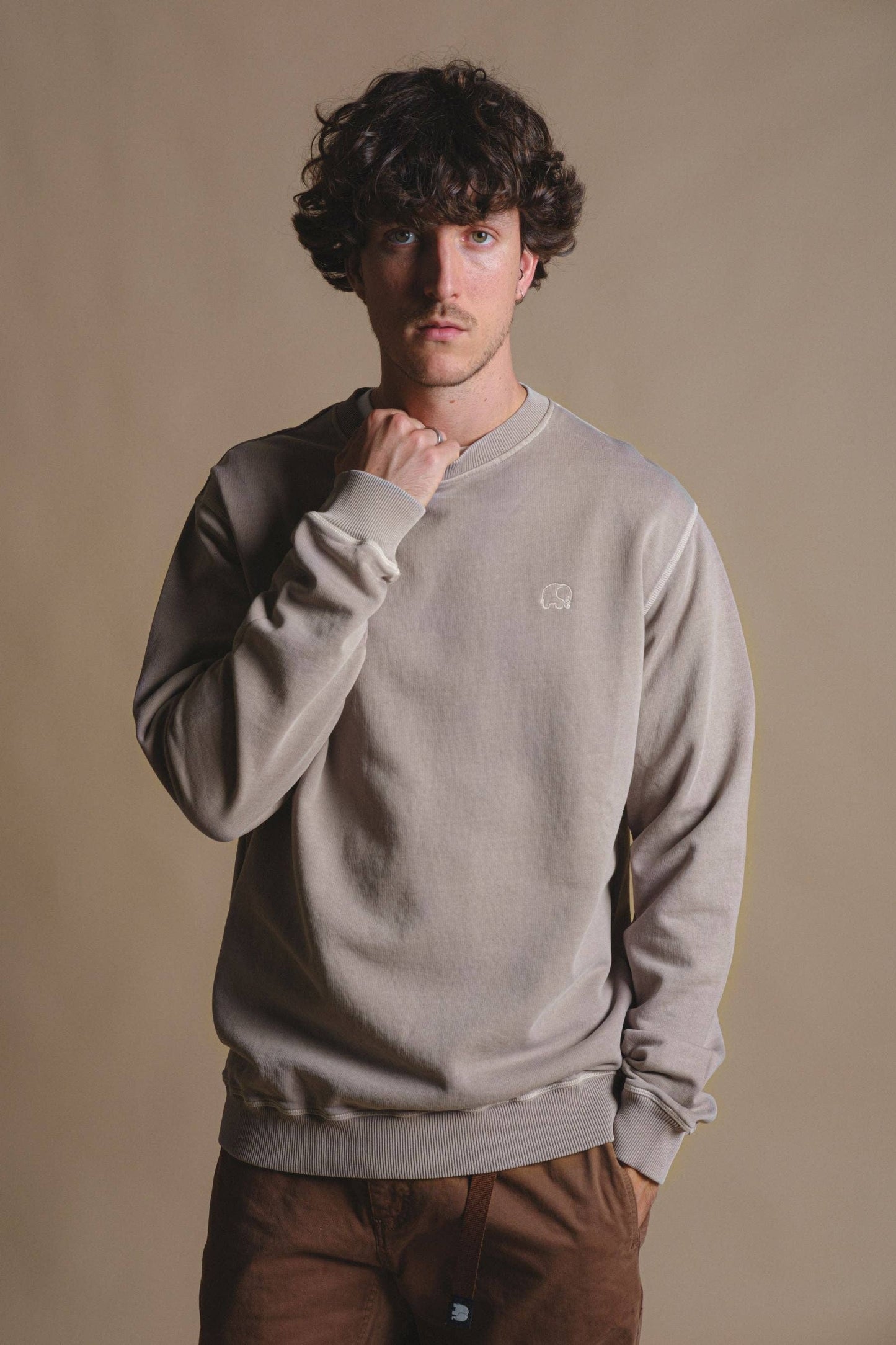 Maglione pesante in cotone biologico tinto a pigmento grigio