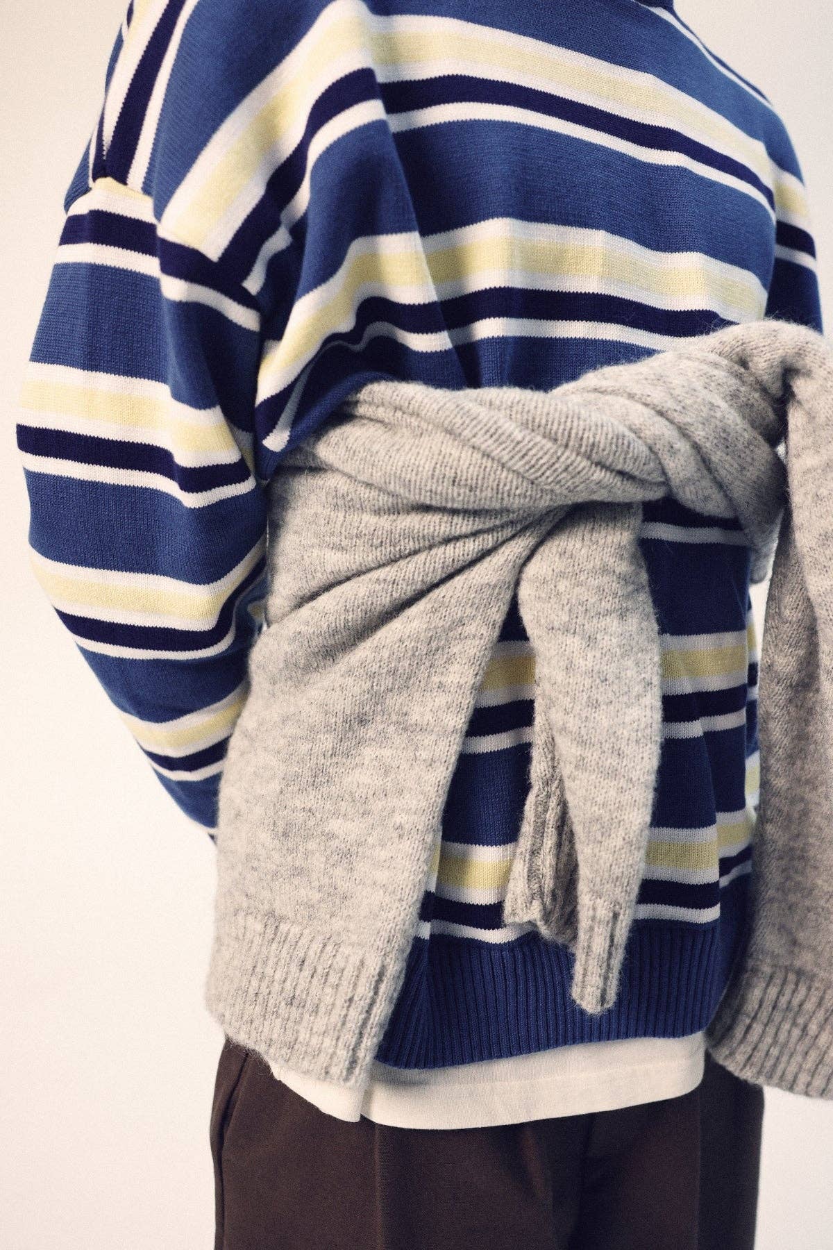 Maglione a righe blu brillante in cotone organico