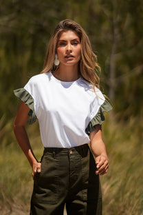 T-shirt con volant a contrasto