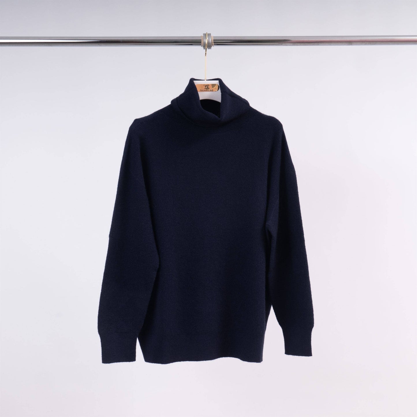 Maglione a collo alto in maglia con maniche aderenti