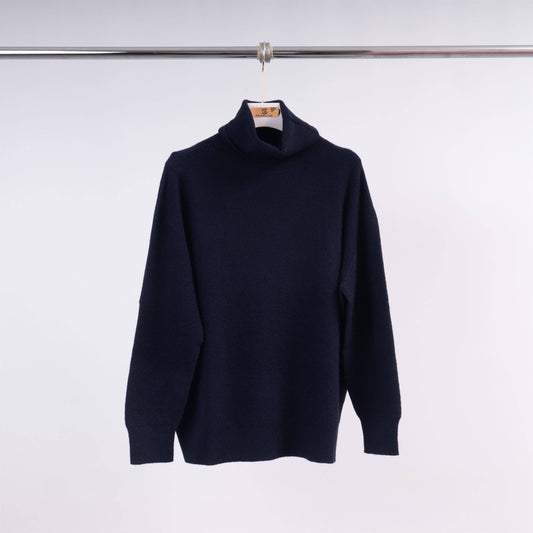 Maglione a collo alto in maglia con maniche aderenti
