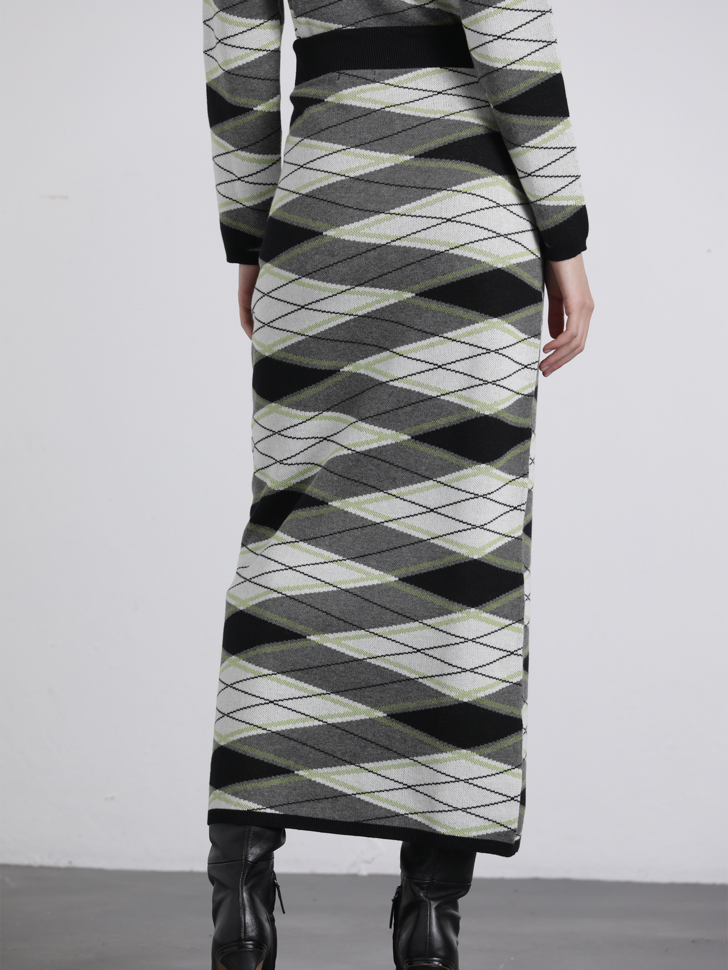Gonna lunga in maglia a fantasia geometrica