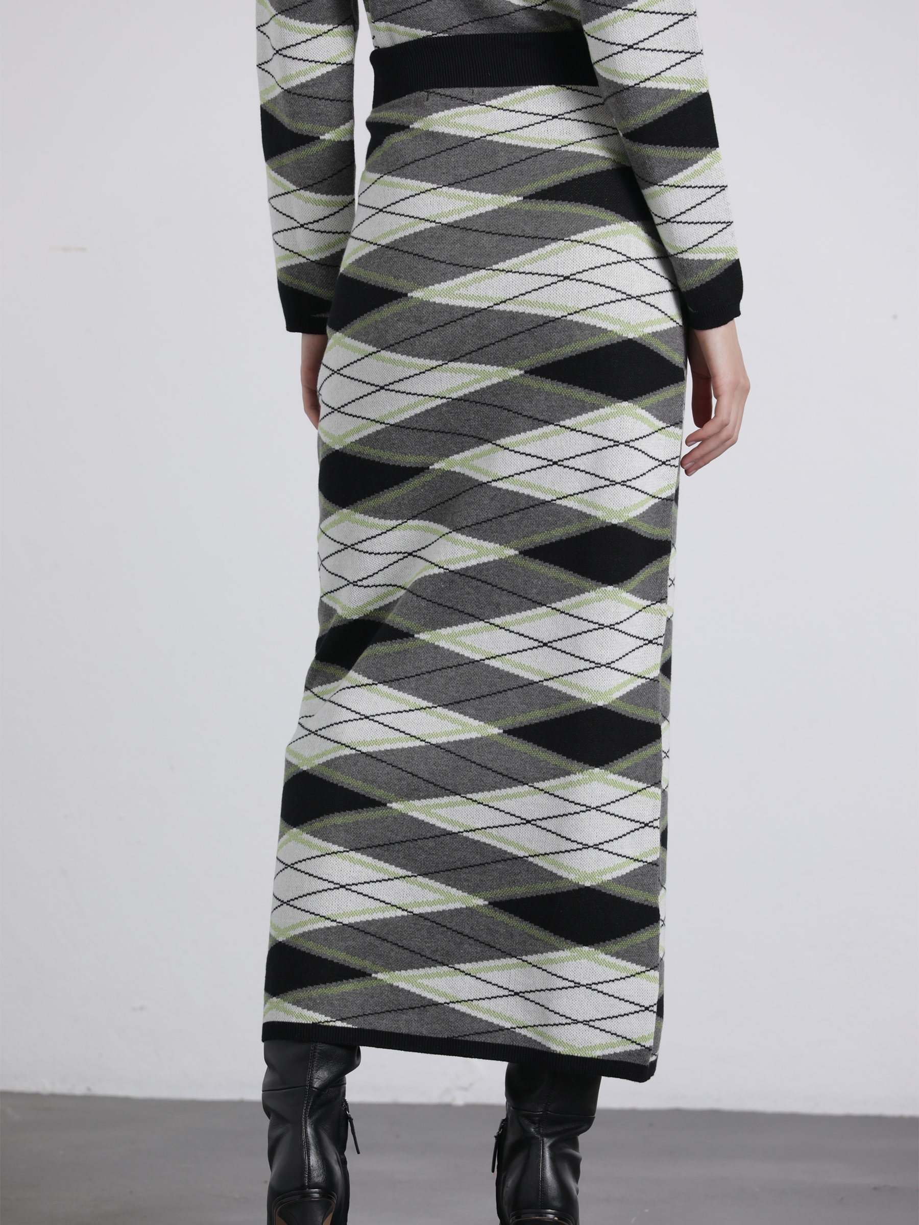 Gonna lunga in maglia a fantasia geometrica