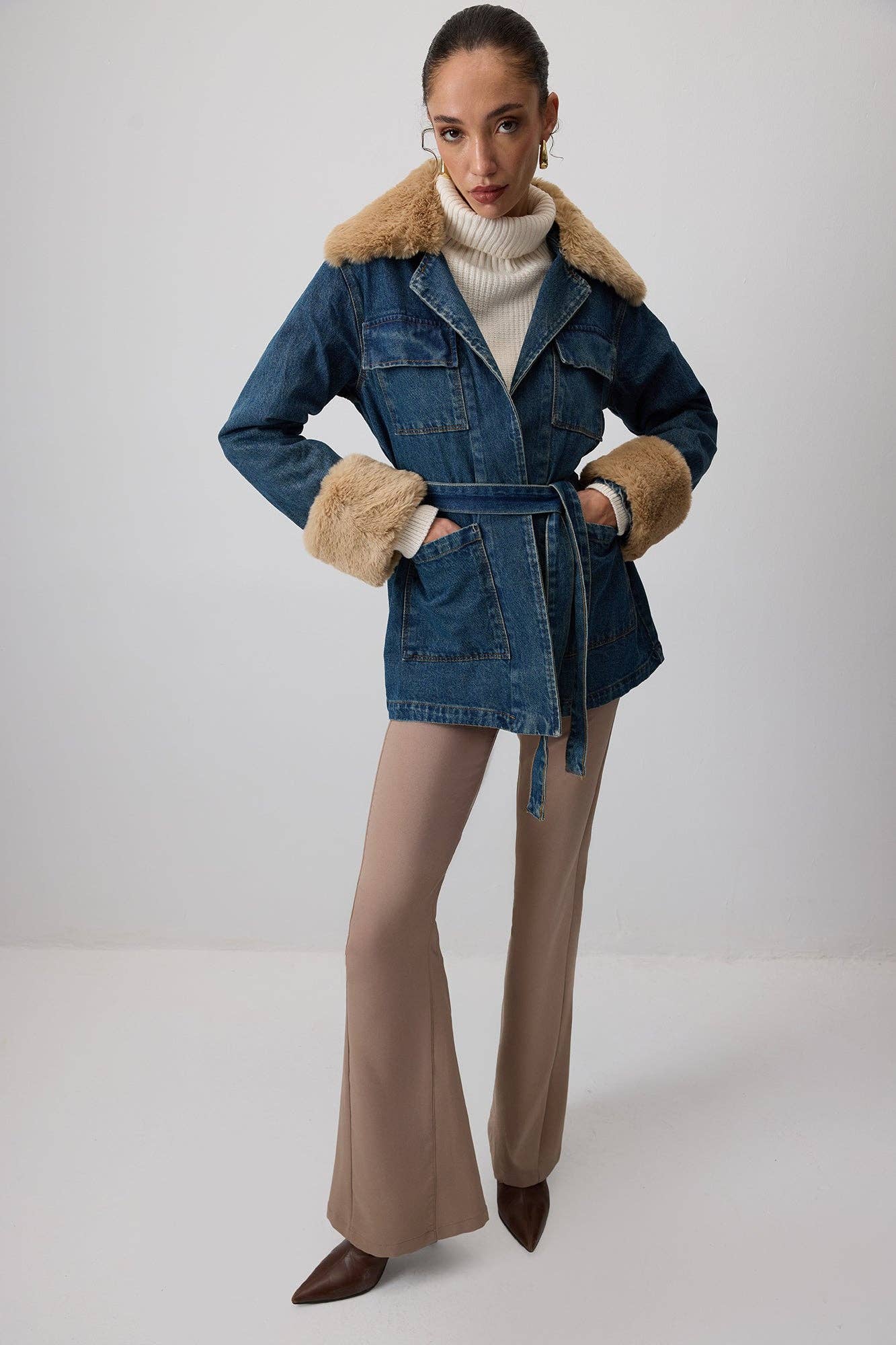 Giacca in denim con bordo in ecopelliccia