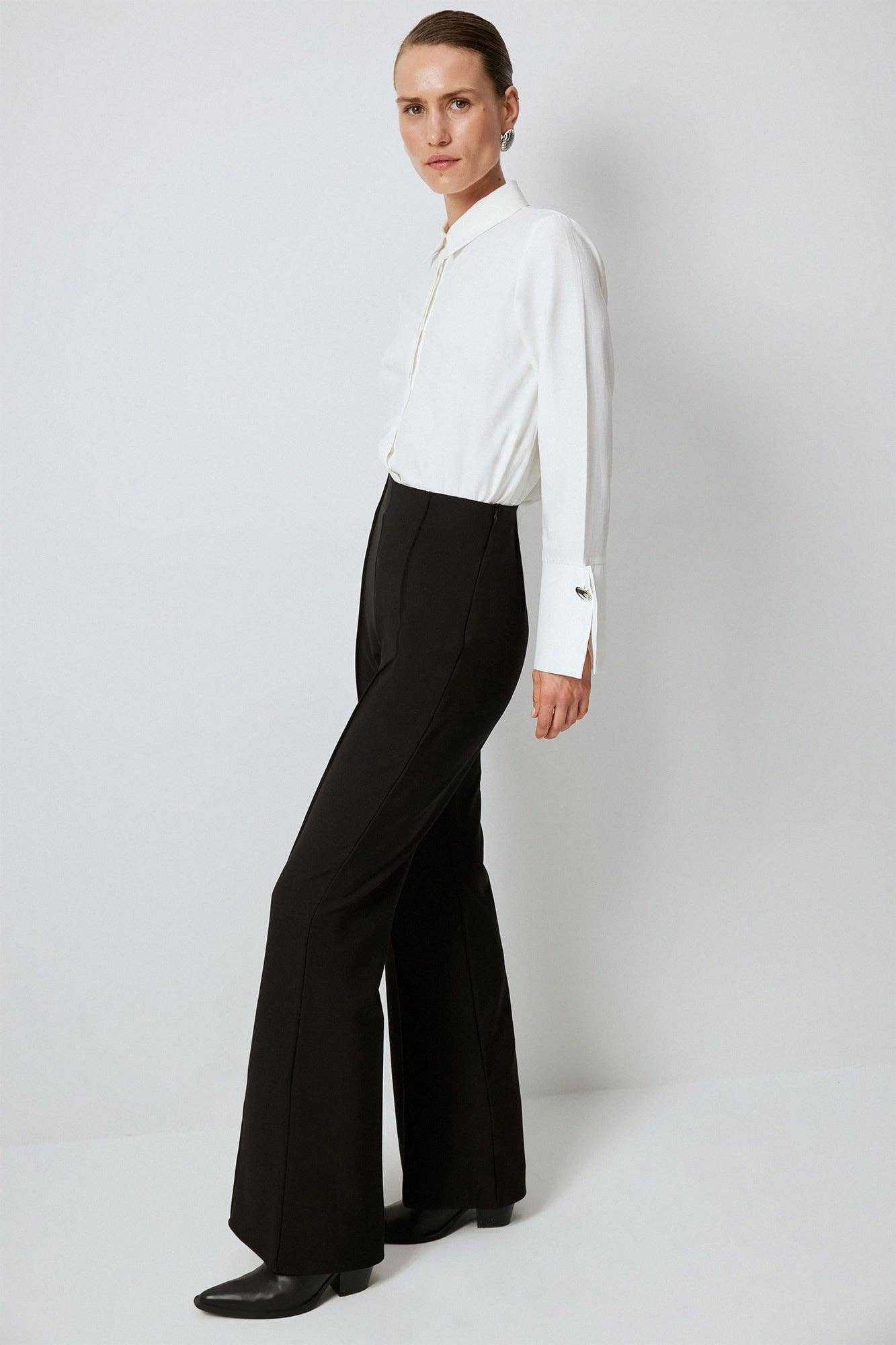 Pantaloni in crêpe a costine
