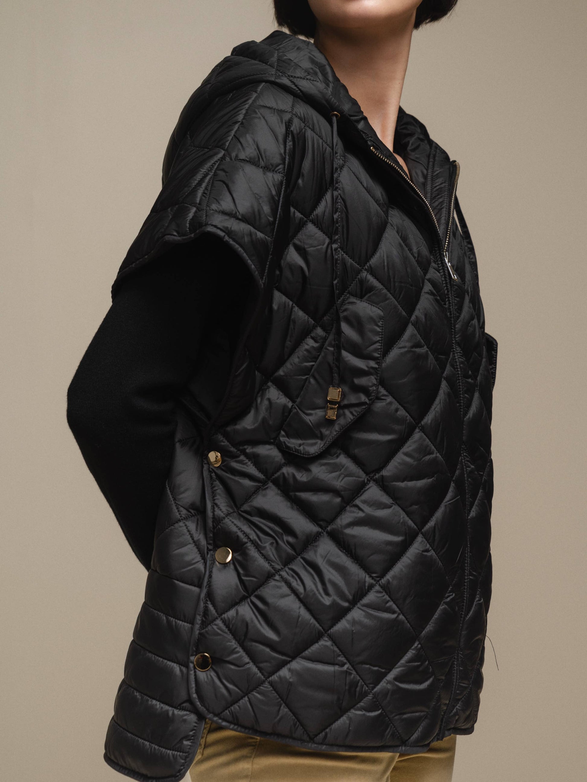 Capa donna trapuntata in nylon con cappuccio