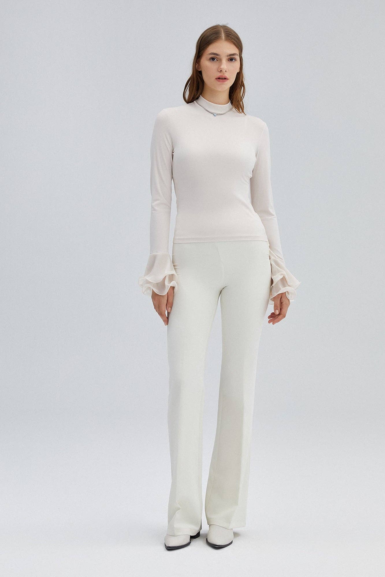 Blusa in maglia ecrù con maniche a balze in chiffon