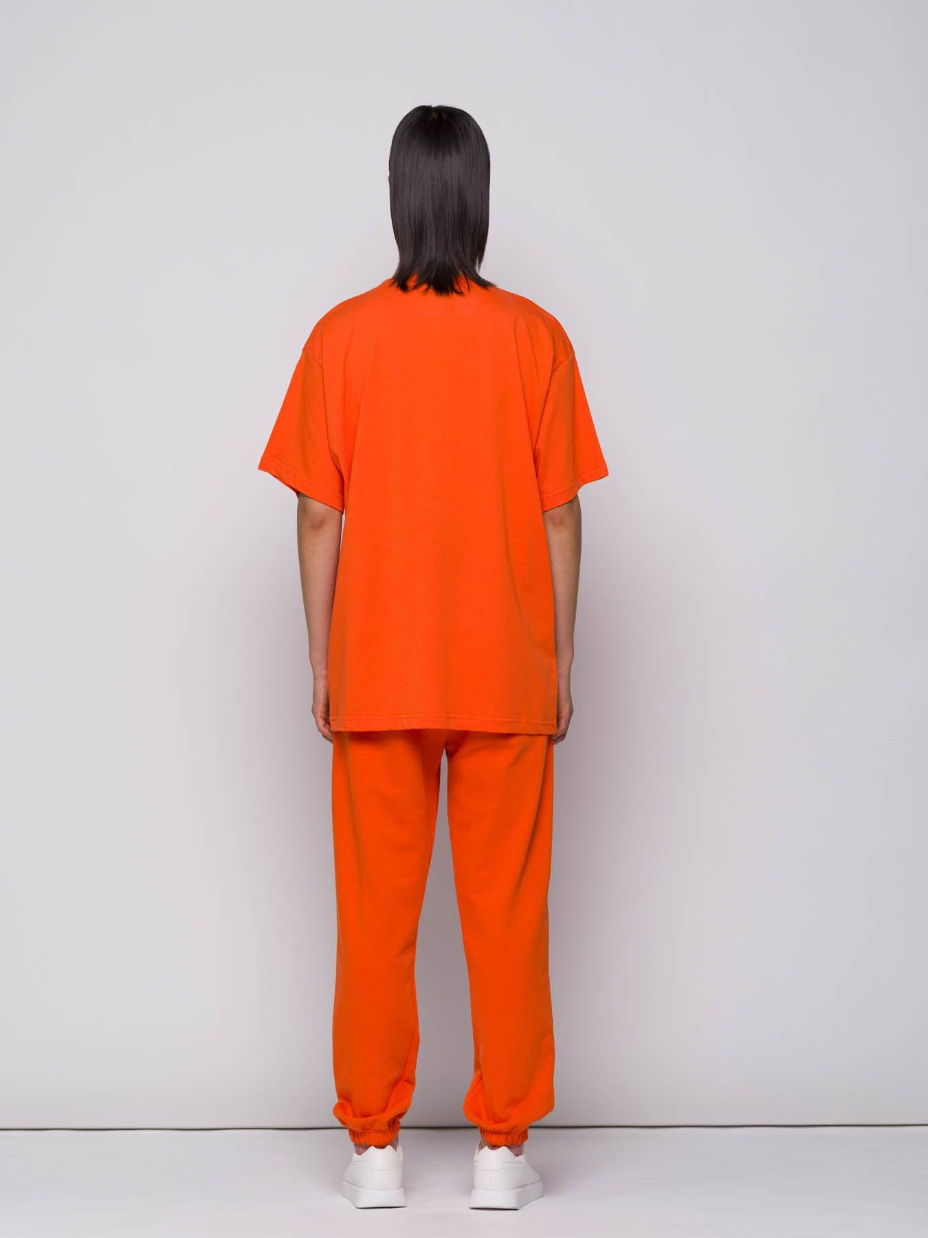 T-shirt arancione con logo