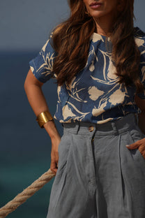 T-shirt in viscosa con stampa floreale
