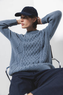Maglione in maglia strutturata con trecce