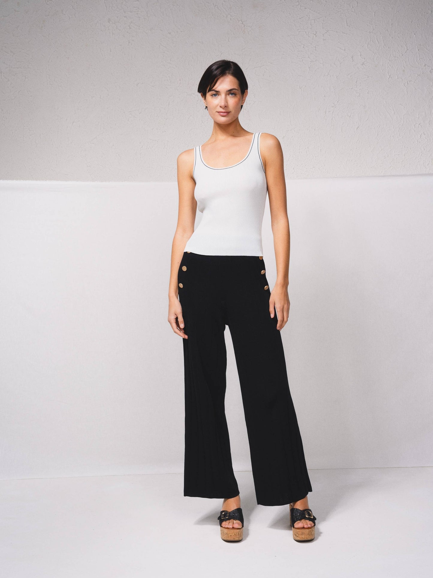 Top in maglia a coste con profili a contrasto