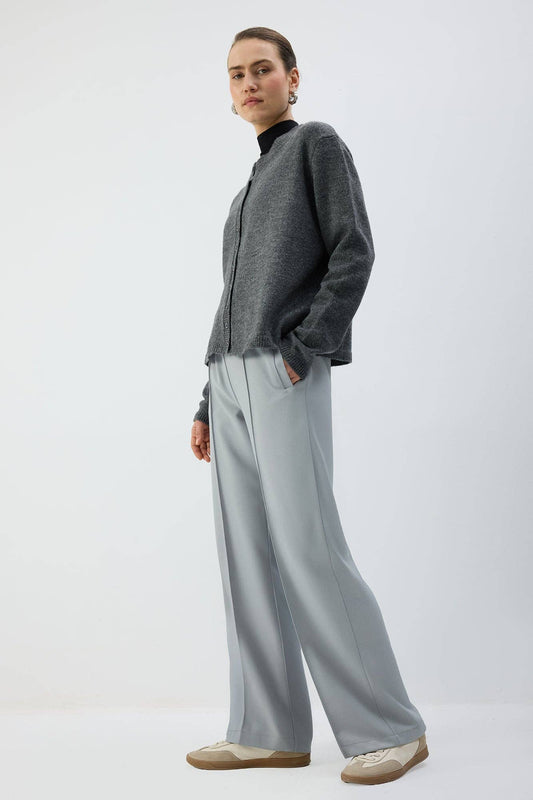 Pantaloni a pieghe con vita elasticizzata