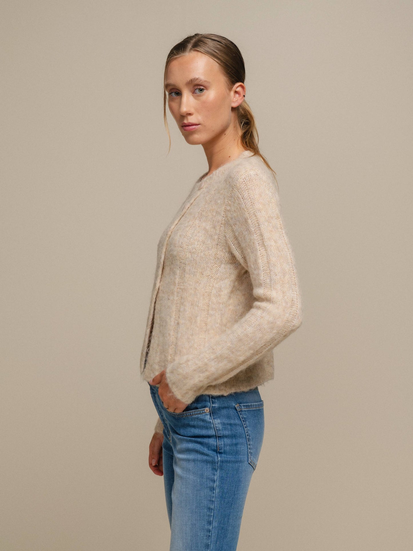 Cardigan in maglia morbida con bottoni