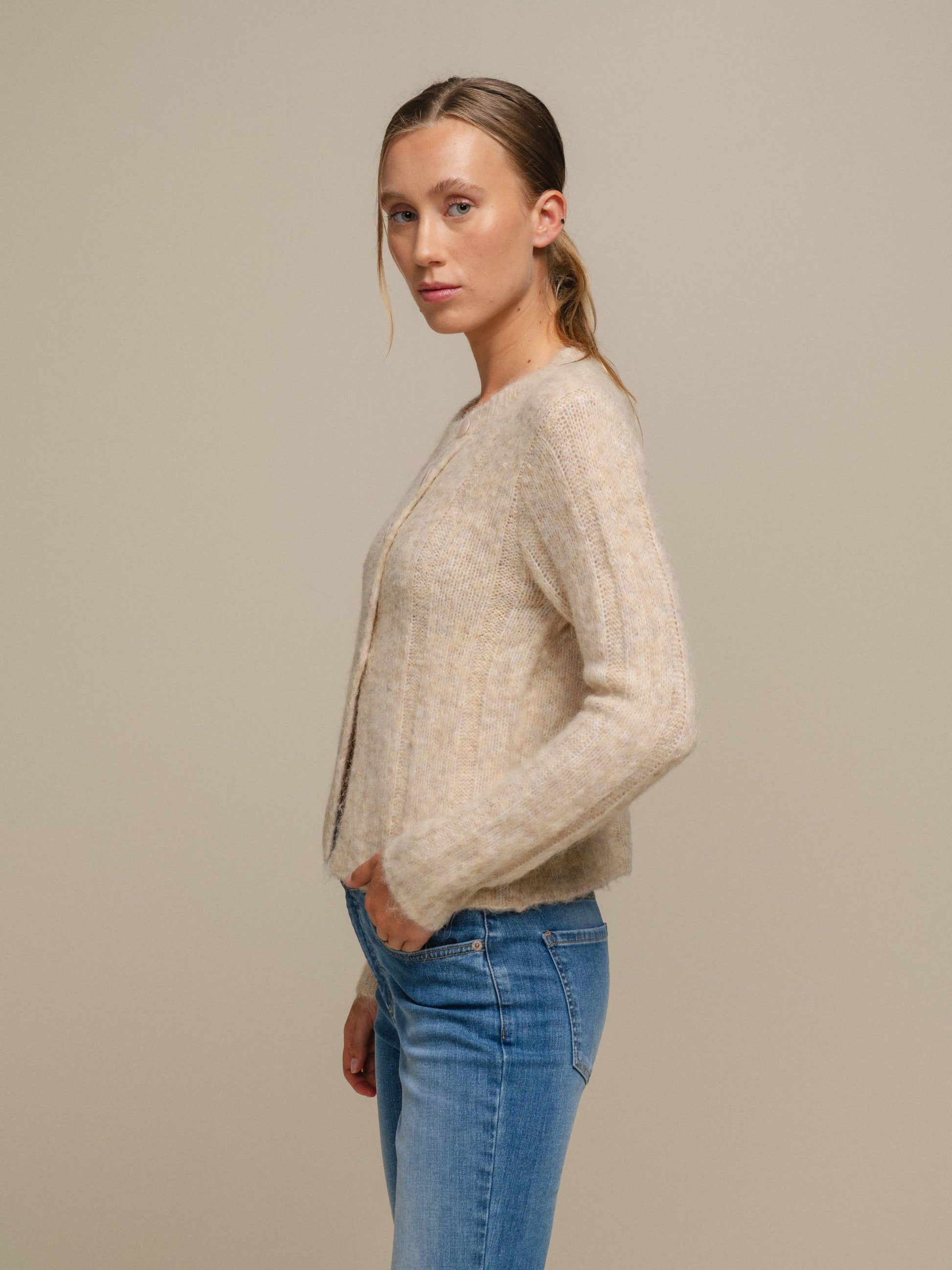 Cardigan in maglia morbida con bottoni