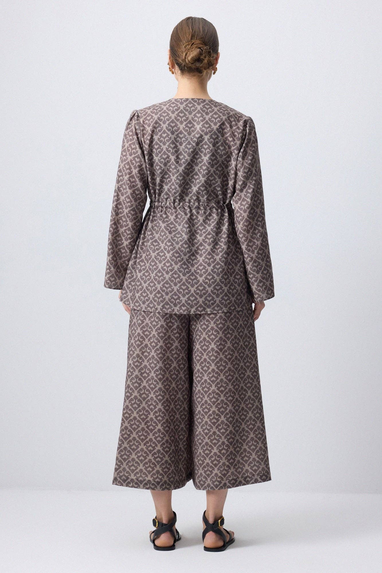Set kimono e pantaloni culotte a fantasia