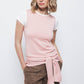 Top in maglia rasata con scollo rotondo e bordi a contrasto