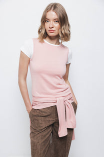 Top in maglia rasata con scollo rotondo e bordi a contrasto