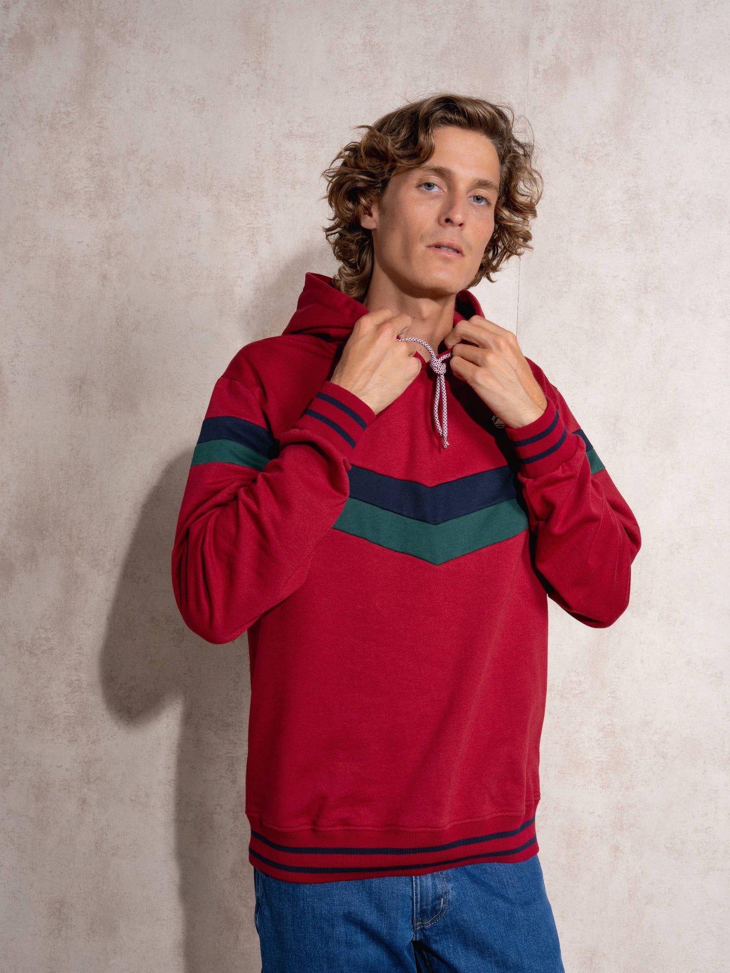 Felpa con cappuccio color block da uomo