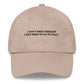 Cappellino dad in cotone organico con ricamo “I don’t need therapy”