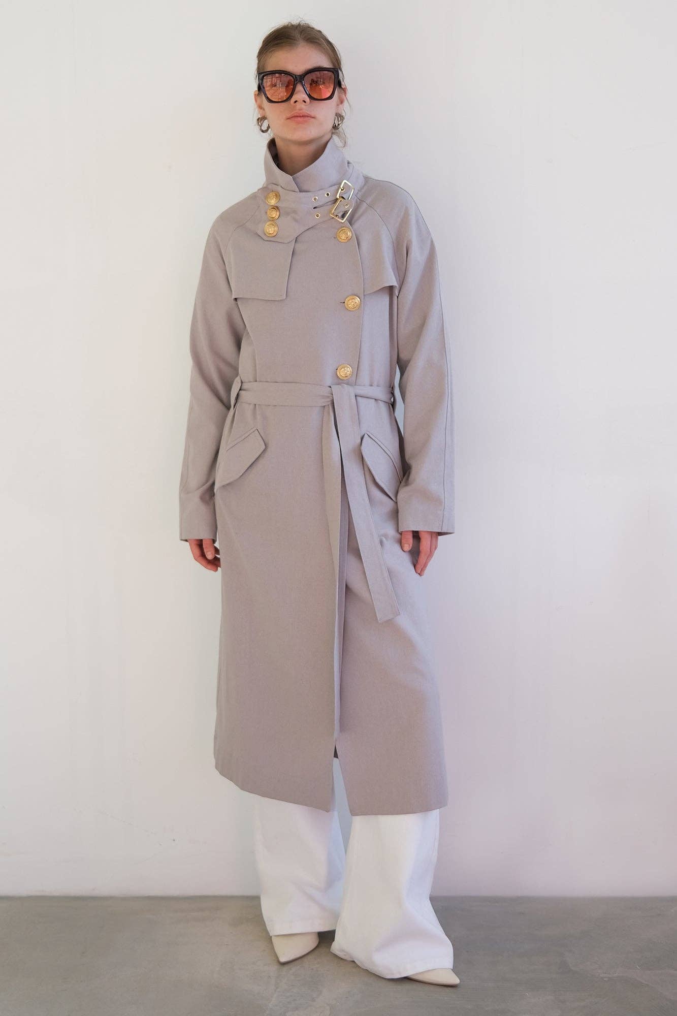 Trench coat doppiopetto in lino con bottoni dorati