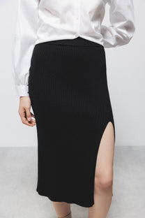Gonna midi in maglia a costine con spacco frontale