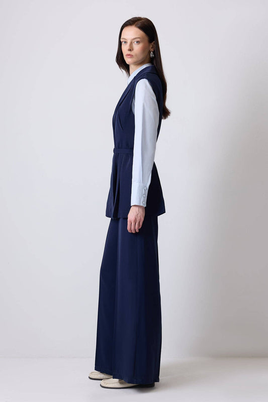 Completo con gilet doppiopetto e pantaloni a pieghe blu navy