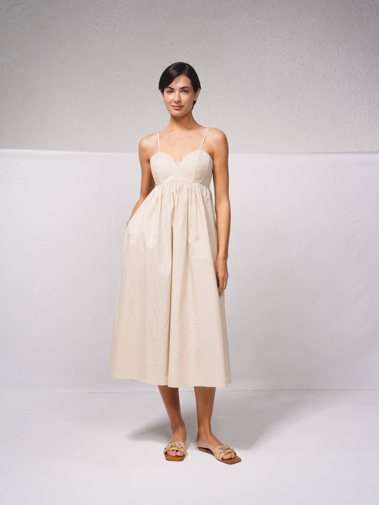 Abito midi in cotone con spalline sottili e schiena elastica